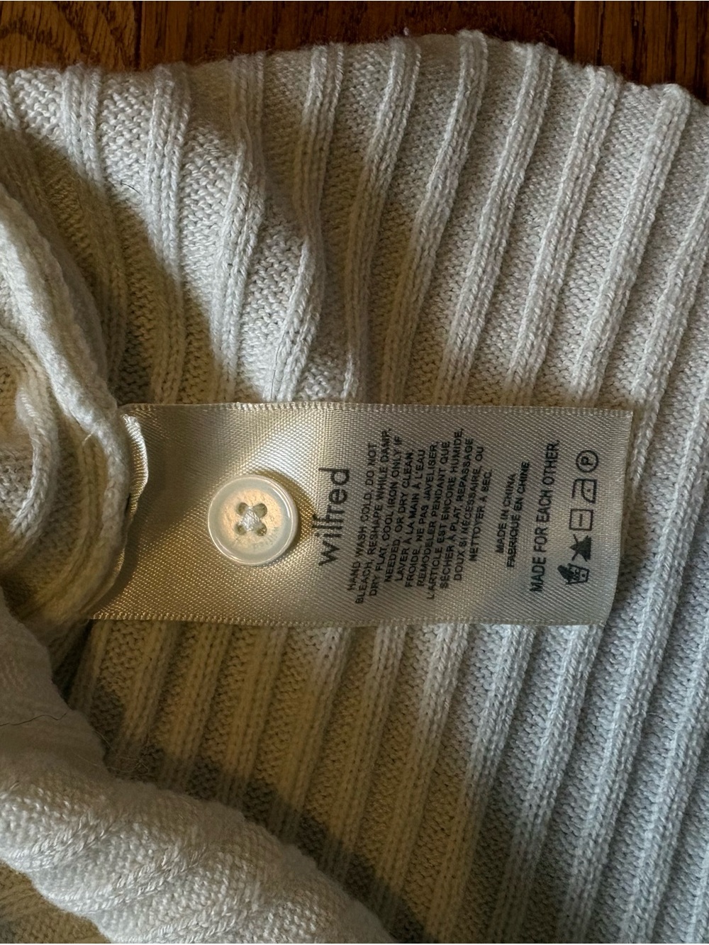 Wilfred Off-White Ribbed V-Neck Button Front Cardigan - Picture 7 of 8